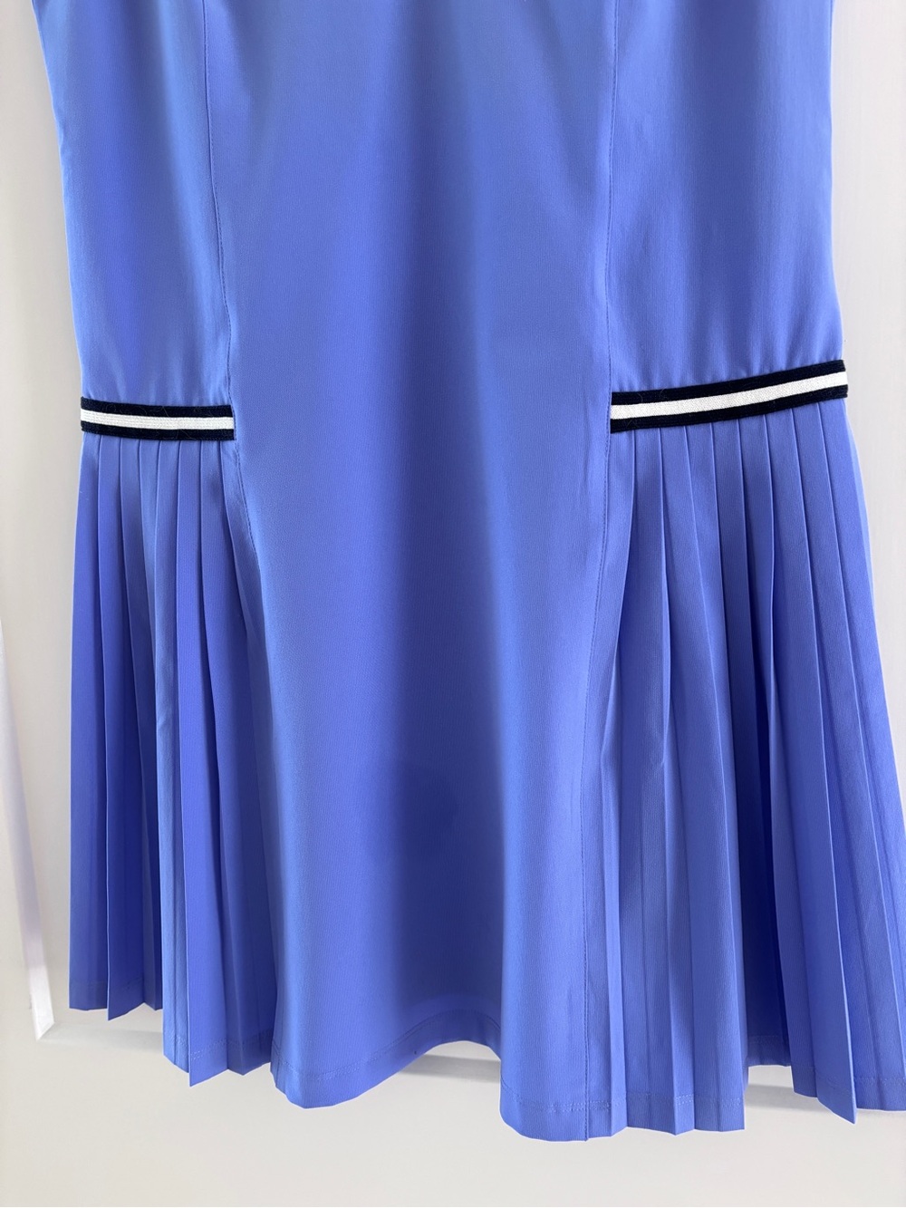 Vineyard Vines Periwinkle Sleeveless V-Neck Pleated Golf Mini Dress - Picture 4 of 7
